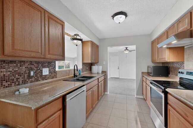 Building Photo - 4113 La Colorada Ct SE