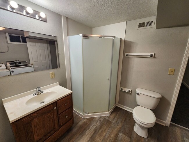 Building Photo - 4 Bedroom Home in Oak Park Area