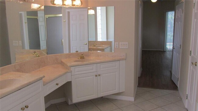Building Photo - 8807 Oak Landings Ct