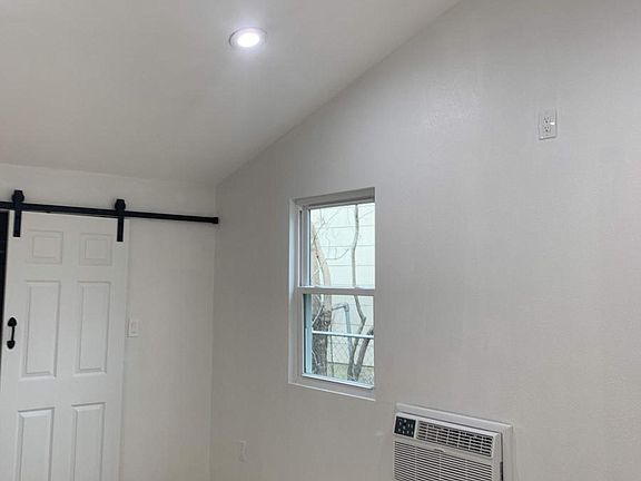 Building Photo - Brownsville new house