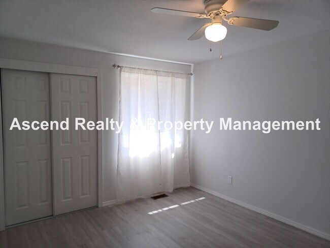 Building Photo - Remodeled Ranch on CuldeSac Large Fenced B...