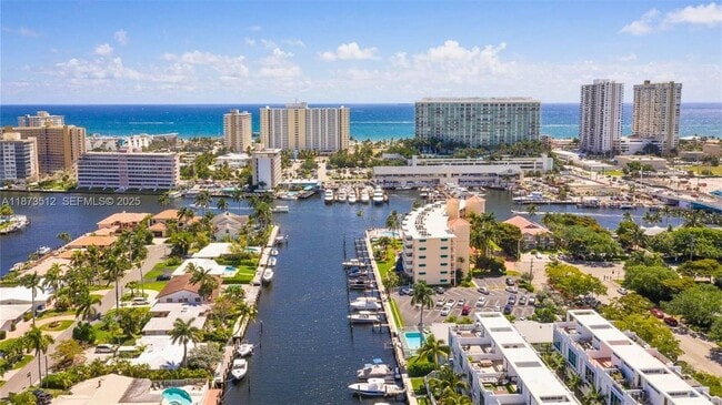 Building Photo - 201 NE 26th Ave