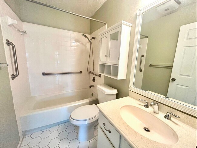 Building Photo - Spacious & Cozy 3/BR 2/BA Single Family Home in Austin!