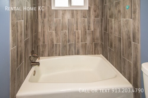 Building Photo - 2116 E 144th St