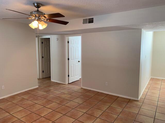 Building Photo - 4 Rainbow Rd