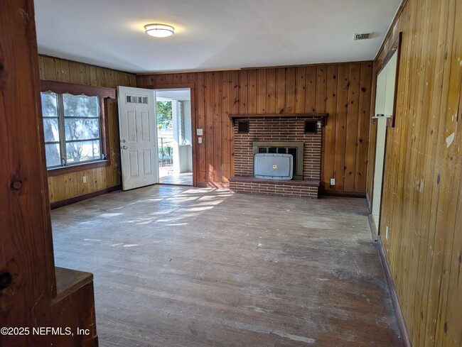 Building Photo - 220 2nd Way