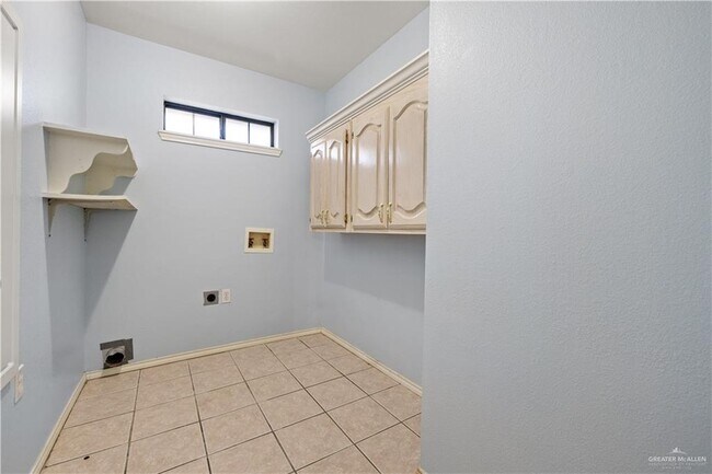 Building Photo - 25 34th St
