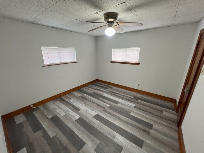 Building Photo - 4 bedroom, 2 bathroom home located in Bato...