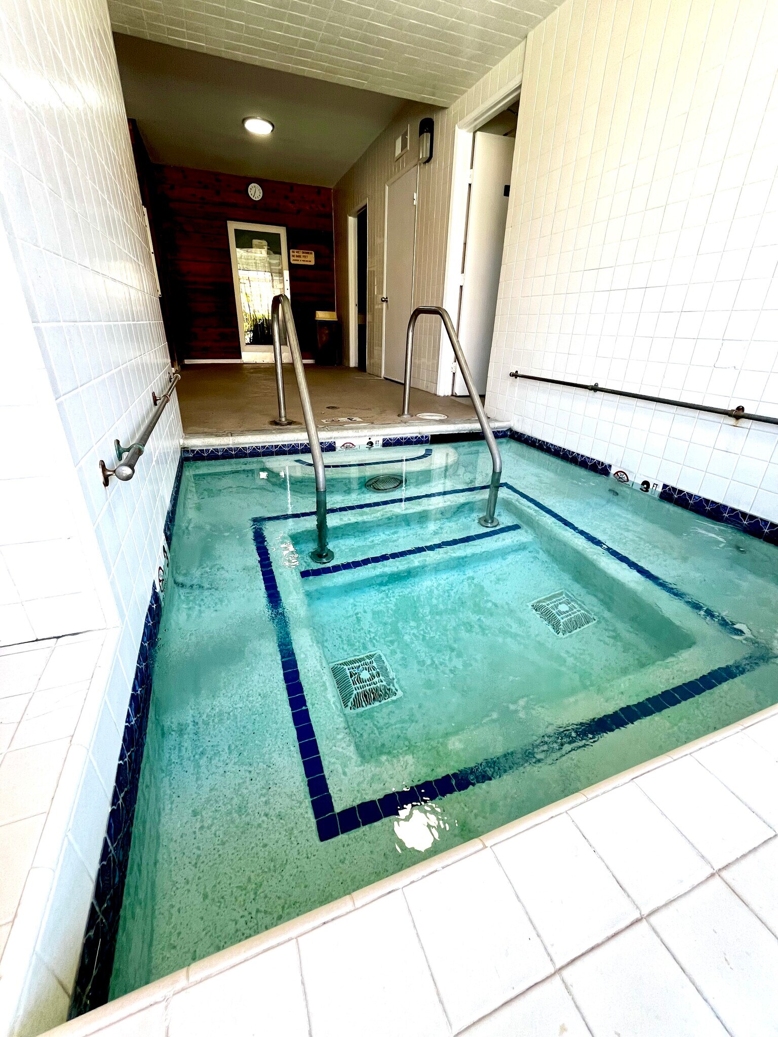 Community jacuzzi - 6824 Hyde Park Dr