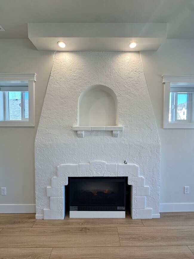 Building Photo - RR 156 Duplex