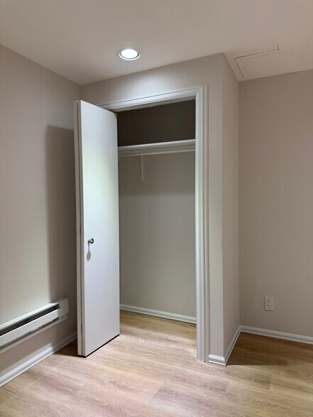 Building Photo - 841 Crisman Dr