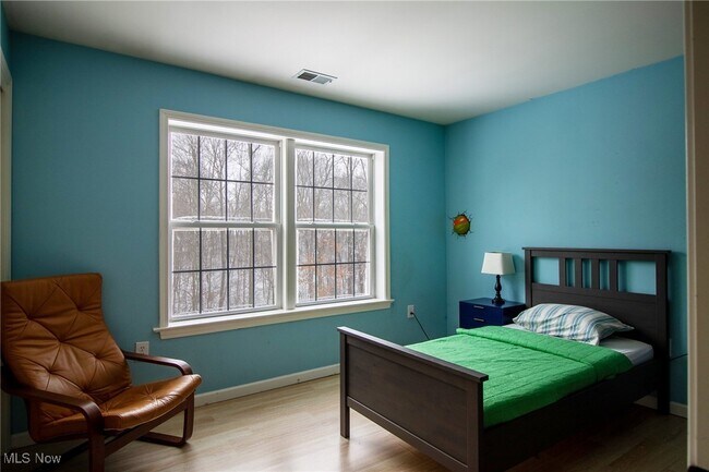 Building Photo - 889 Holborn Rd