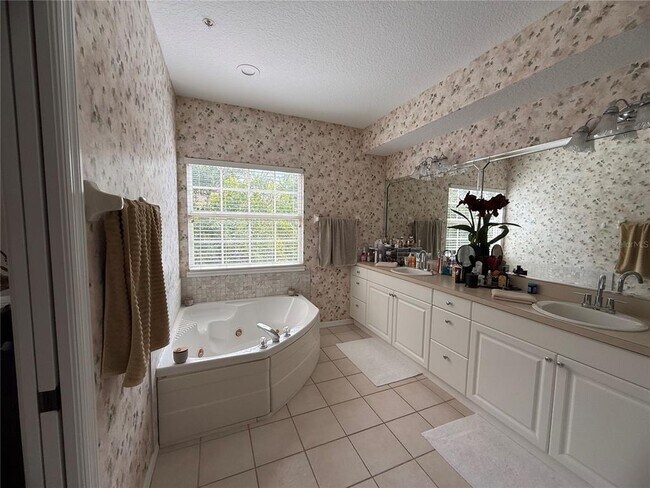 Building Photo - 3625 Square W Ln #4