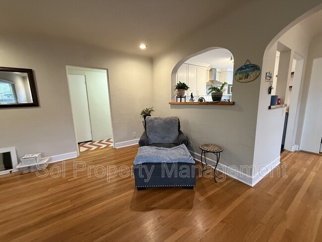 Building Photo - 722 Marnell Ave