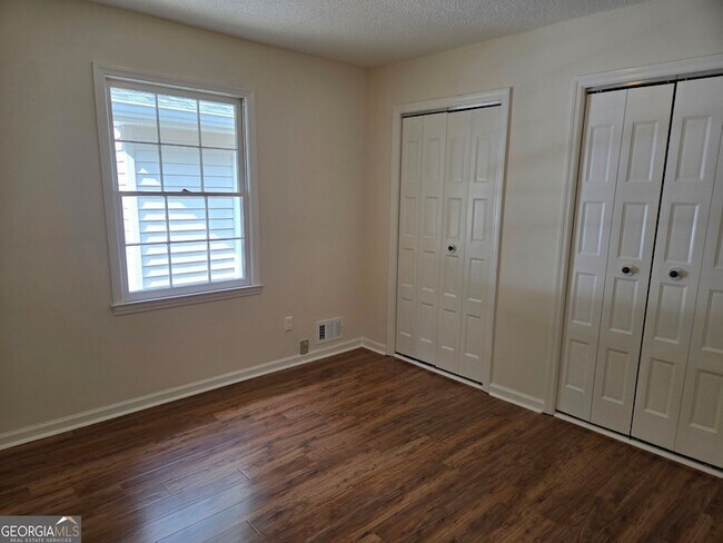 Building Photo - 984 Overlook Dr