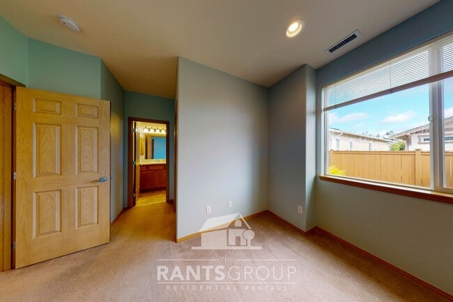 Building Photo - Single-level home in Lacey's Jubilee, a pr...