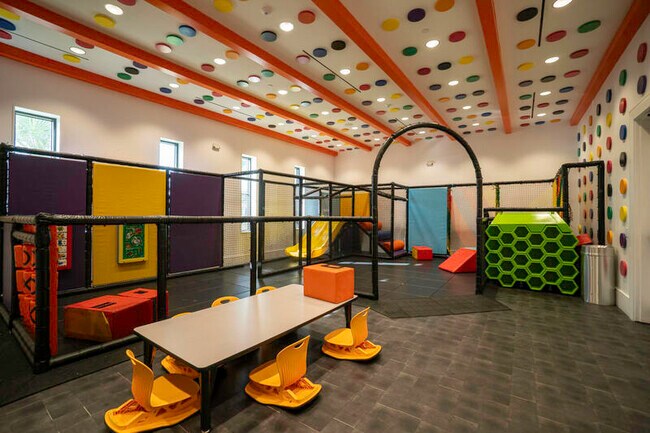 Building Photo - 17081 Five Waters Ave