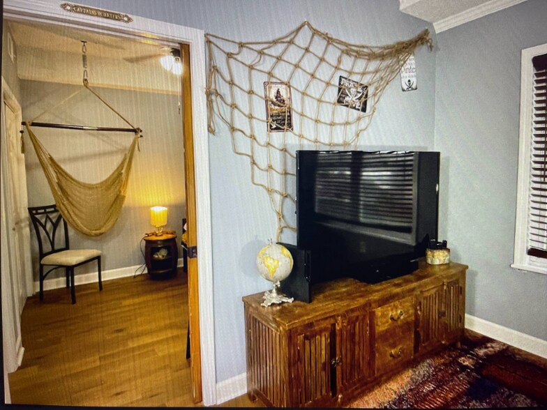 Building Photo - 2002 Greene St