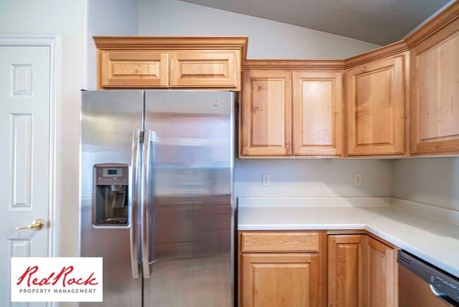 Building Photo - 3 Bed 2 Bath, 2 Car Garage with a Fully Fe...