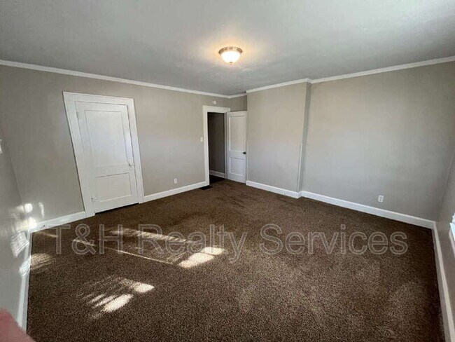 Building Photo - 23 S Spencer Ave