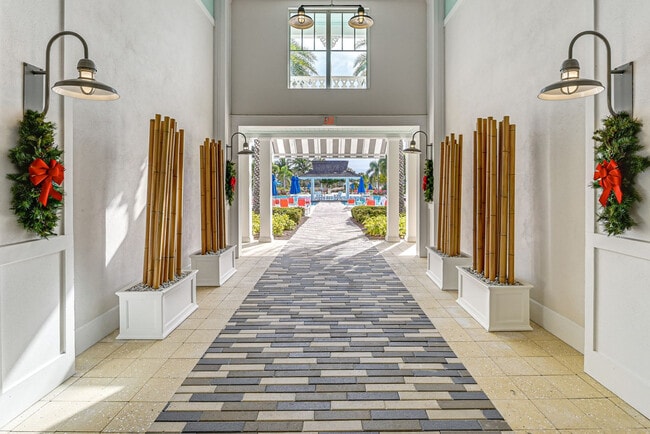 Building Photo - 6983 Saona CT
