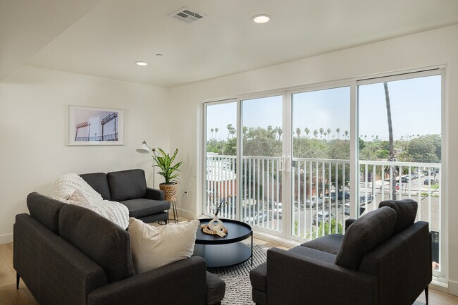 Building Photo - 3045 W Boulevard3H-3H