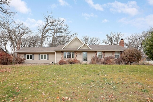 Primary Photo - 11333 Welcome Ave N