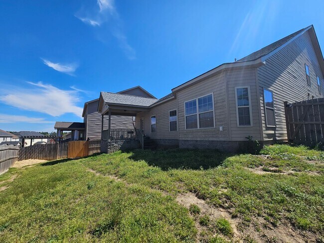Building Photo - Luxury living at Hawthorne Ridge