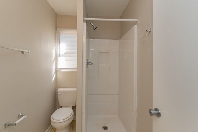 Building Photo - $1,300 - 3 bed/2 bath house for rent in Fl...