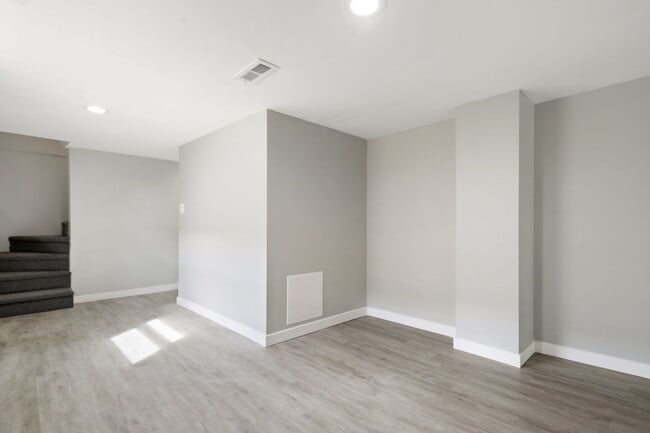 Building Photo - 8048 S Avalon Ave