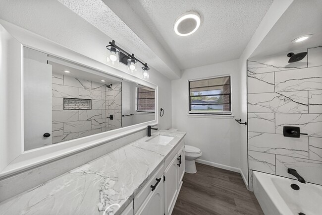 Building Photo - 3232 Parker Dr