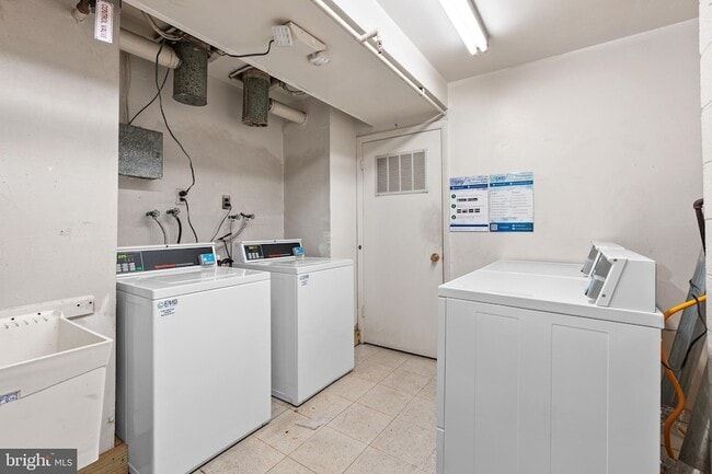 Building Photo - 7244 Donnell Pl