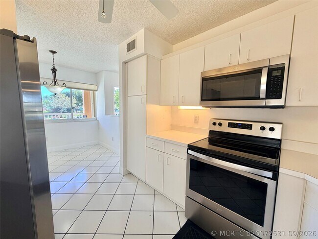 Building Photo - 9587 Weldon Cir