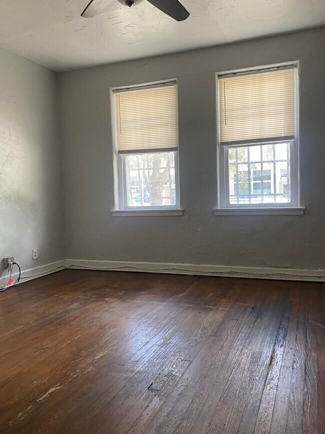 Building Photo - 523 24th St