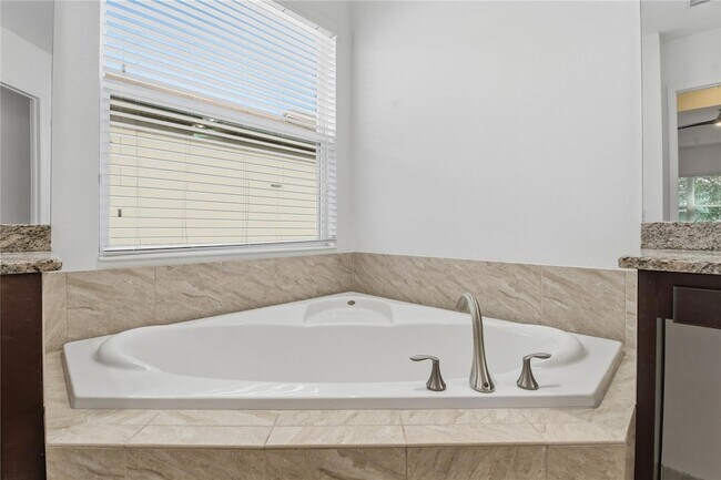 Building Photo - 30588 Chesapeake Bay Dr