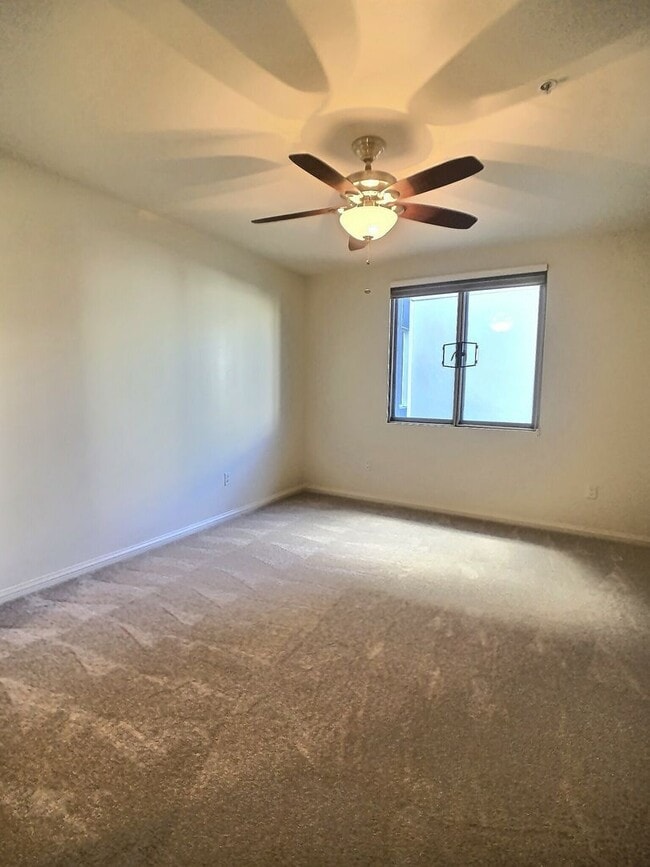 Building Photo - Huge 2 Bedroom/2 Bath Condo with Storage in Downtown San Jose