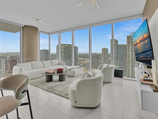 Building Photo - 700 NE 26th Terrace