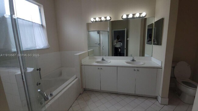 Building Photo - 12874 SW 132nd Terrace