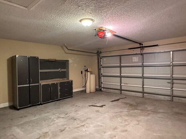 Building Photo - 86153 Sand Hickory Trail