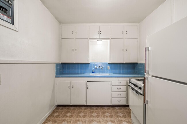 Building Photo - 1718 46th St