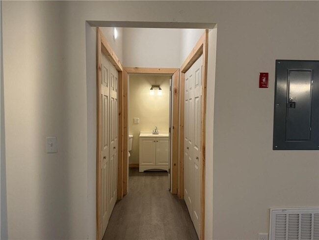 Building Photo - 327 Pine St