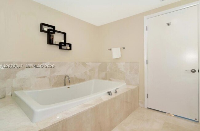 Building Photo - 17001 Collins Ave
