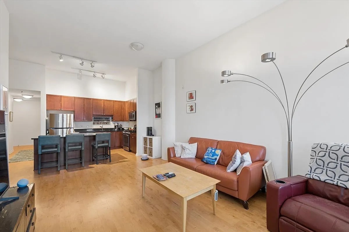 Living Room Furnished - 1255 S State St