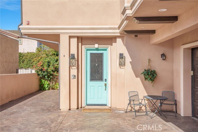 Building Photo - 2005 Robinson St