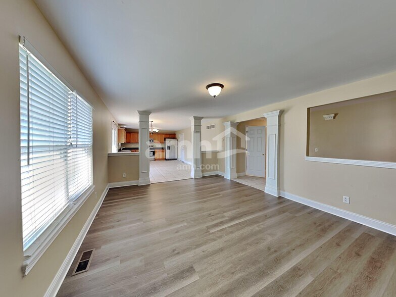 Building Photo - 2210 Scheper Ct