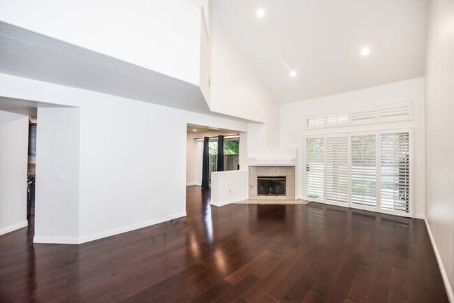 Building Photo - Anaheim Hills Beauty