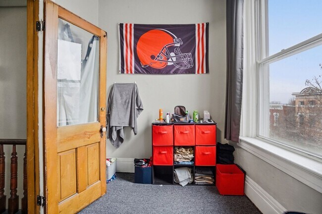 Building Photo - 6 bed/2 bath on Wheeler St., Mins. from UC for Only $650/pp ($3900/mo)!