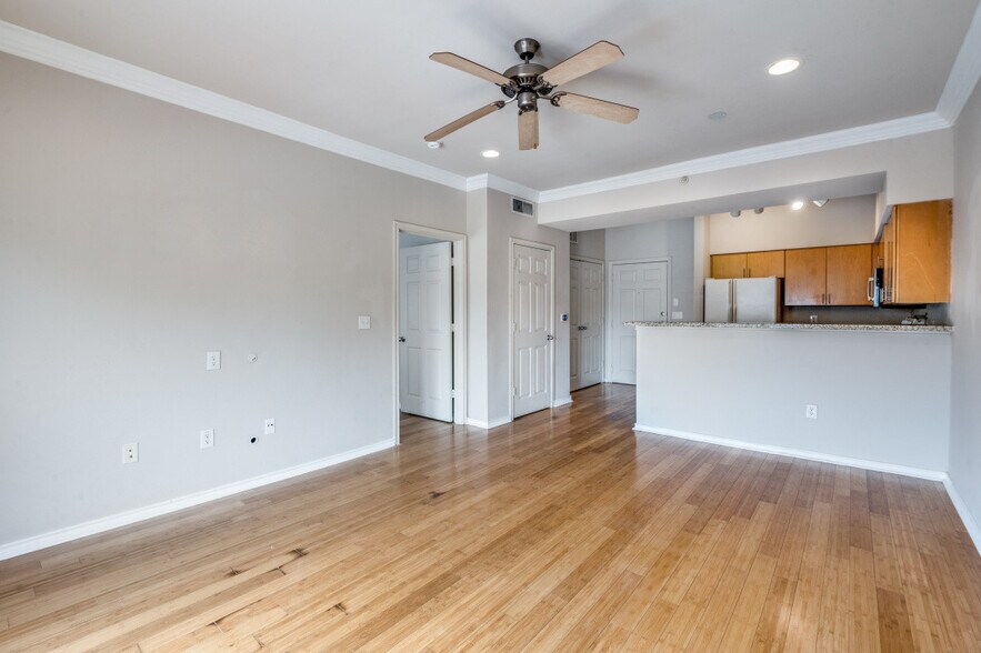Building Photo - 3102 Kings Rd