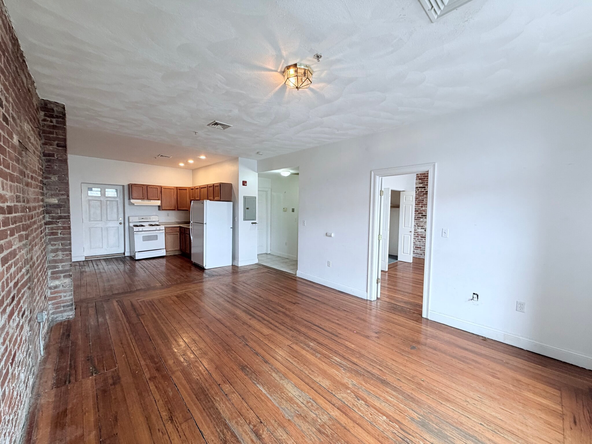 Building Photo - 173 Winnisimmet St