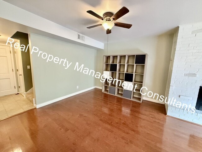Building Photo - Beautiful Condo on the Plaza with City Vie...
